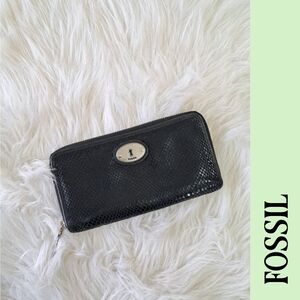 SALE. Lg blk Fossil wallet w/matching makeup bag